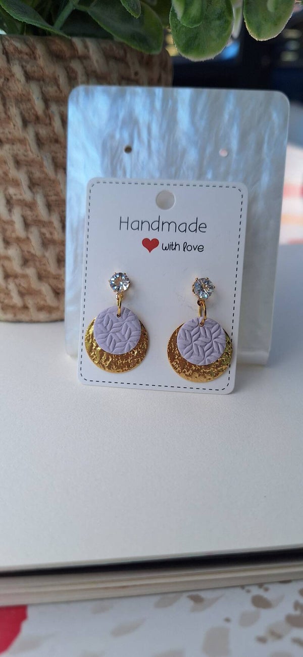 Kleine ronde oorringen met goudkleurig accent.