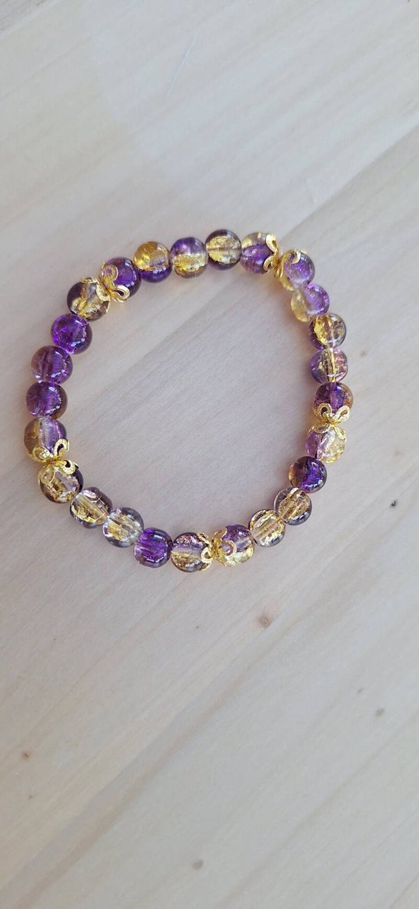 Paarse armband met gouden accent