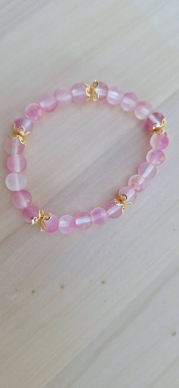 Roze armband met goudkleurig accent