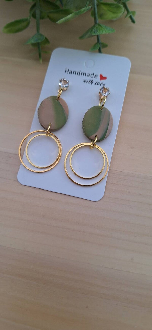 Handgemaakte oorringen: dubbel rond olijfgroen