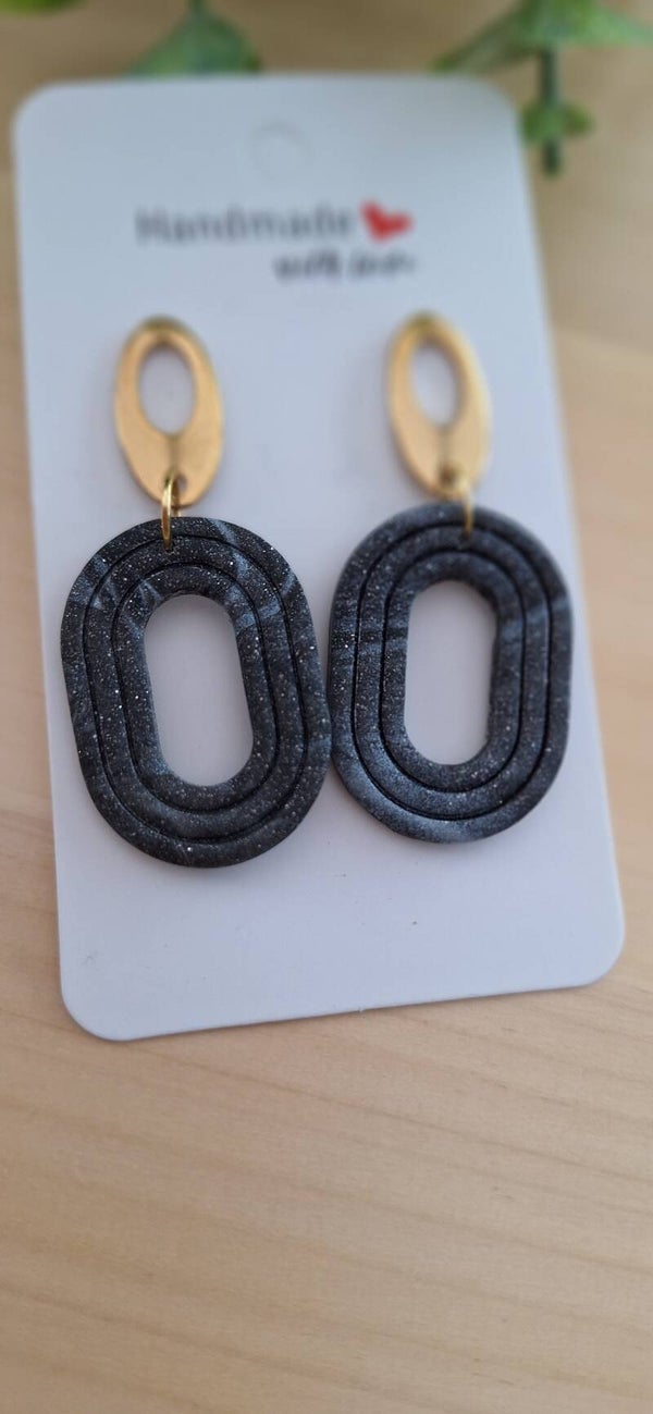 Handgemaakte oorbellen: zwart ovaal
