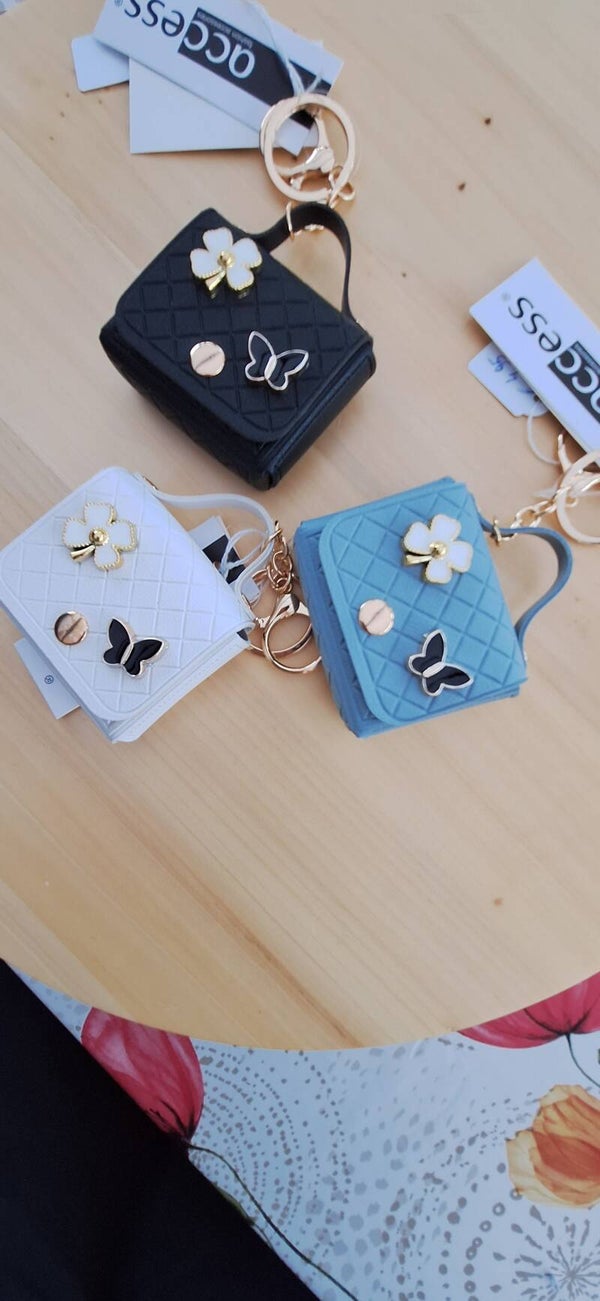 Sleutelhangers kleine handtasjes met bloem in zwart of rood