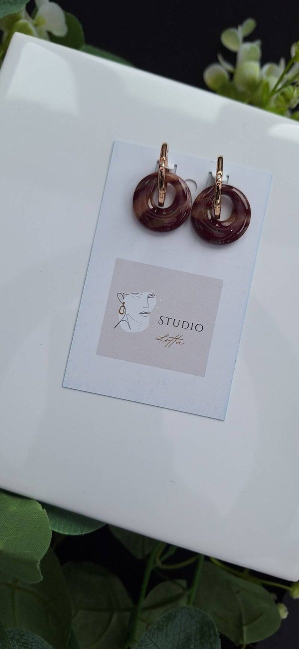 Zelfgemaakte oorbellen uit polymeerklei: bordeaux