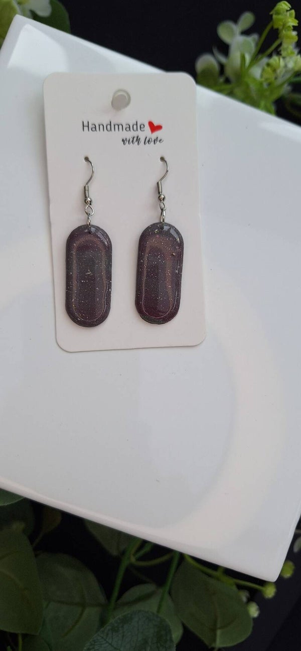 Zelfgemaakte oorbellen uit polymeerklei: Grijze met zilverkleurige steker