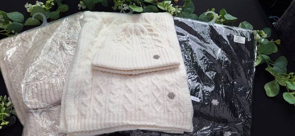 Warme sjaal met bijpassende muts en accent.