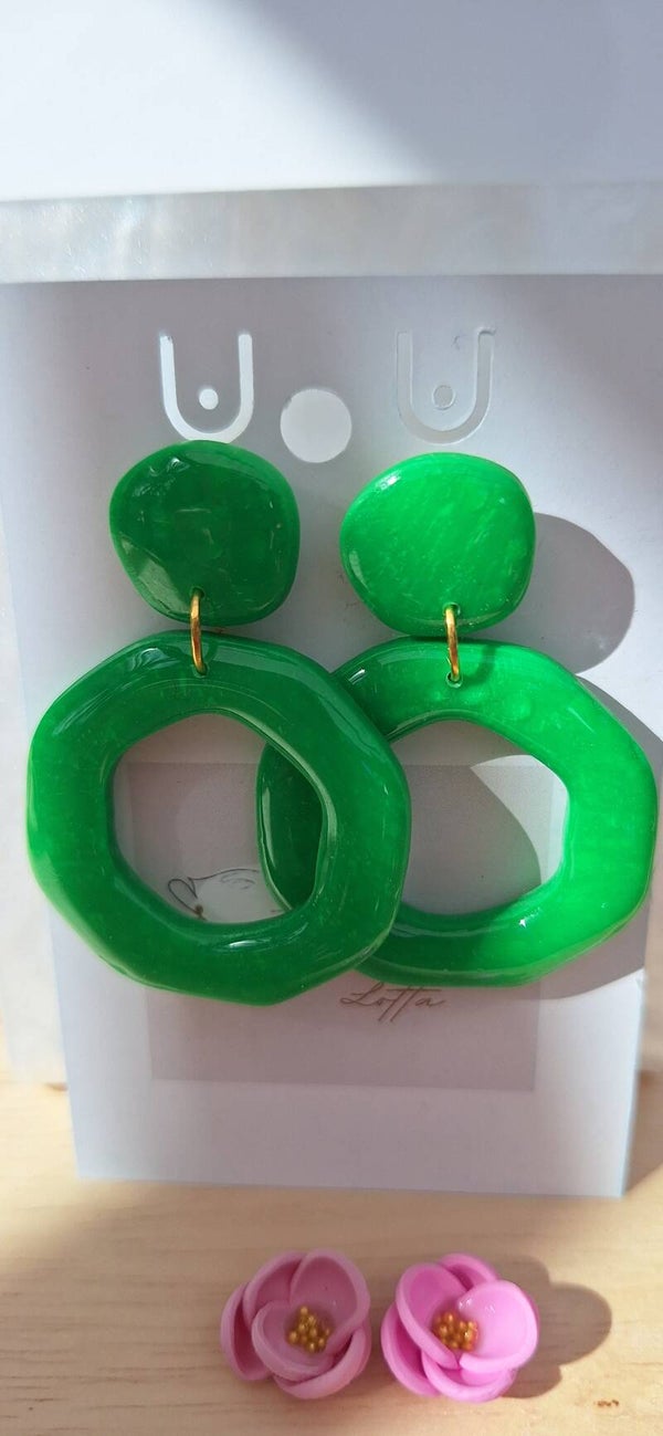 Handgemaakte oorbellen uit polymeerklei: Fluo groen