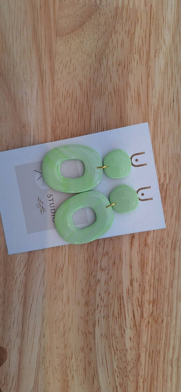 Handgemaakte oorbellen uit polymeerklei: Lichtgroen