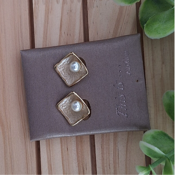 Clips oorbellen met kleine parel