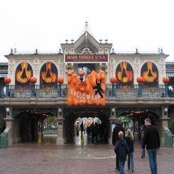 eurodisney-01-standard-82li3c.jpg