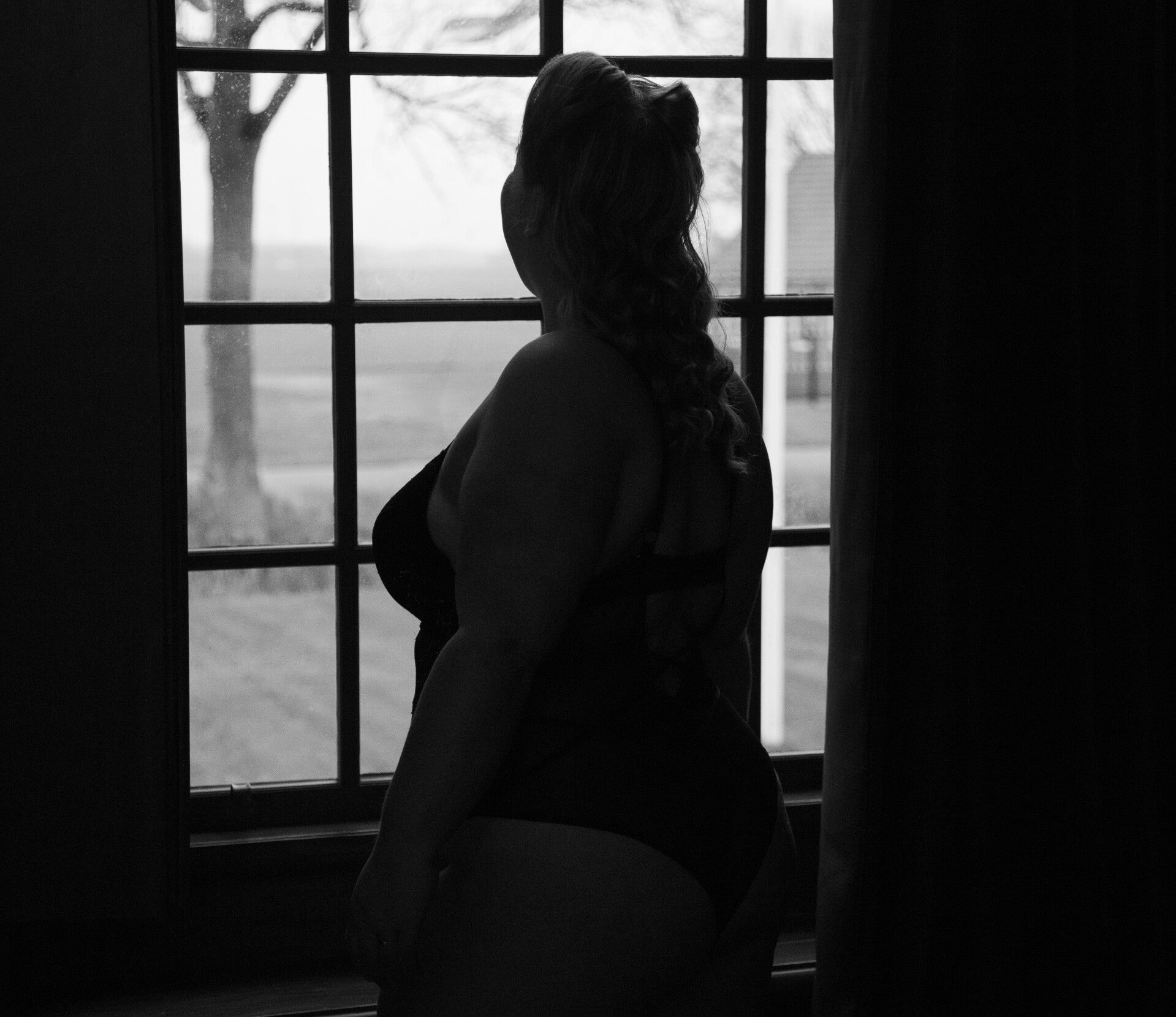 silhoet tijdens bridal boudoir in groningen