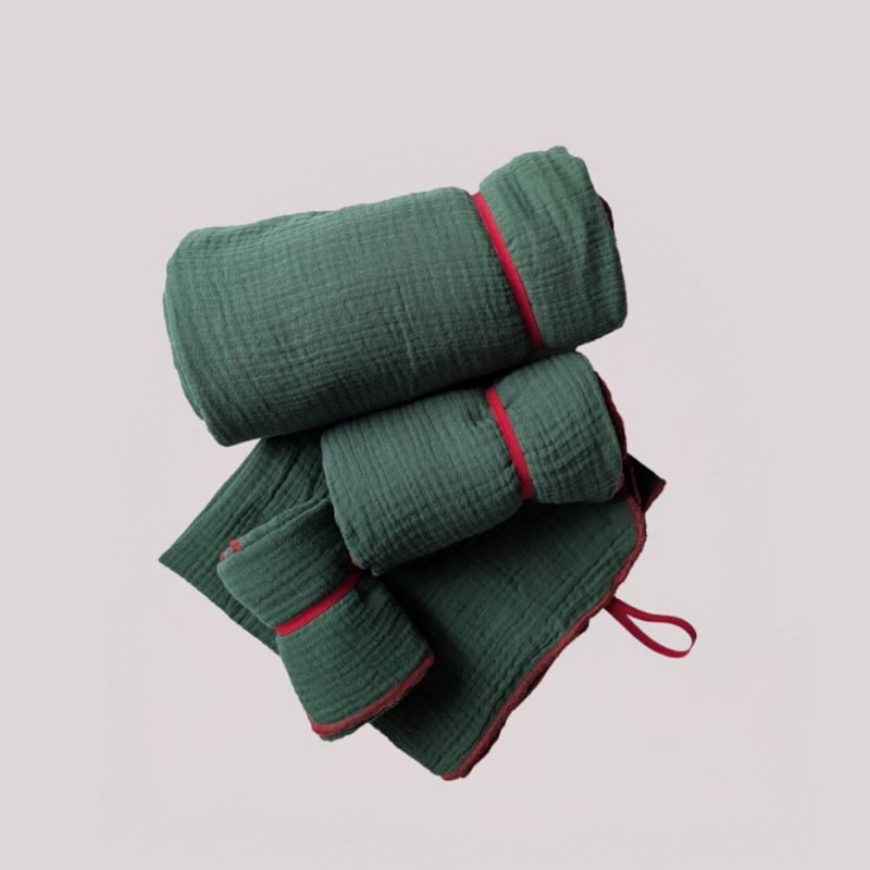 Bio-Musselin-Reisehandtuch „Tanni“ tannengrün