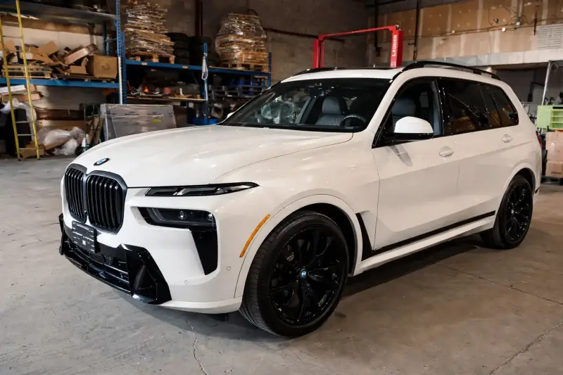 2023-bmw-x7-2-standard.webp