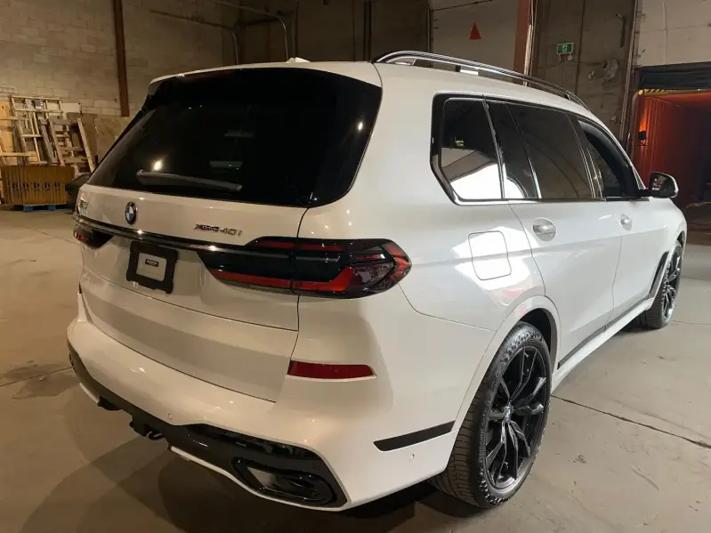 2023-bmw-x7-4-standard.webp