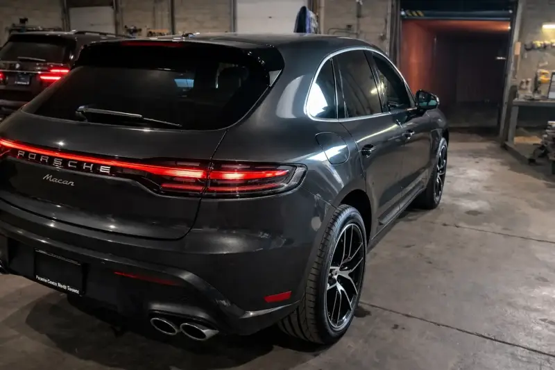 2025-porsche-macan-2-standard.webp