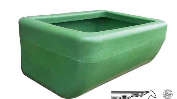 Rechteckiger Futternapf zur Wandmontage