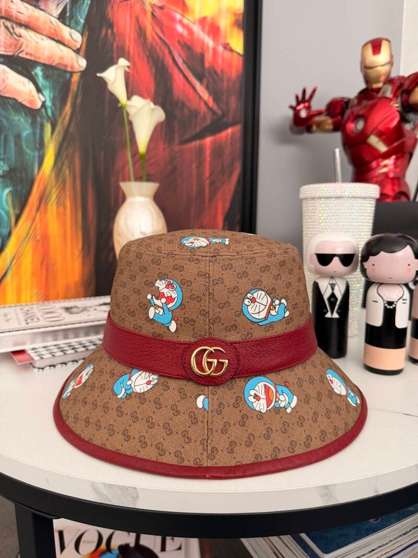 GUCCI x DORAEMON – Cappello Bucket GG Supreme