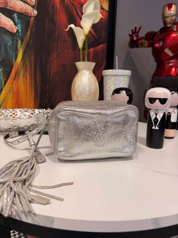 Saint Laurent Lou Belt Bag – Marsupio Argento Metallizzato