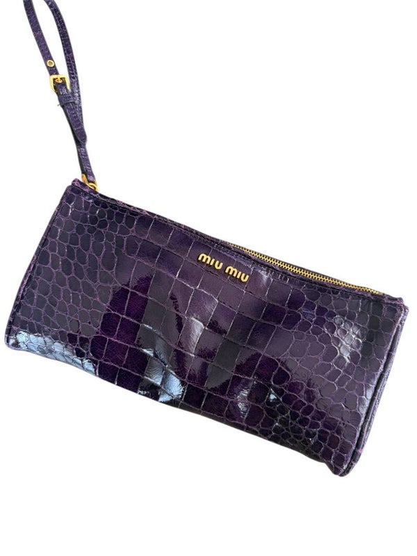 Miu Miu – Pochette effetto cocco in vernice viola