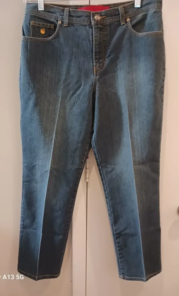 Gloria Vanderbilt Womans Size 12 Denim Creased Distressed Blue Jeans