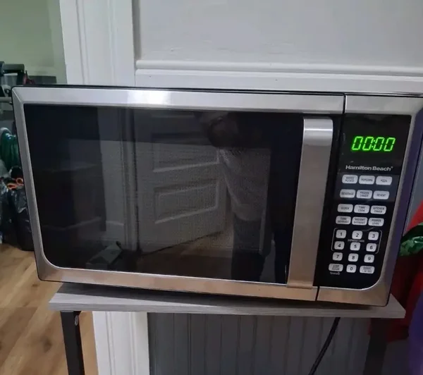 Hamilton Beach 0.9 cu ft 900W Microwave Oven - Stainless Steel (P90D23AL-WR)