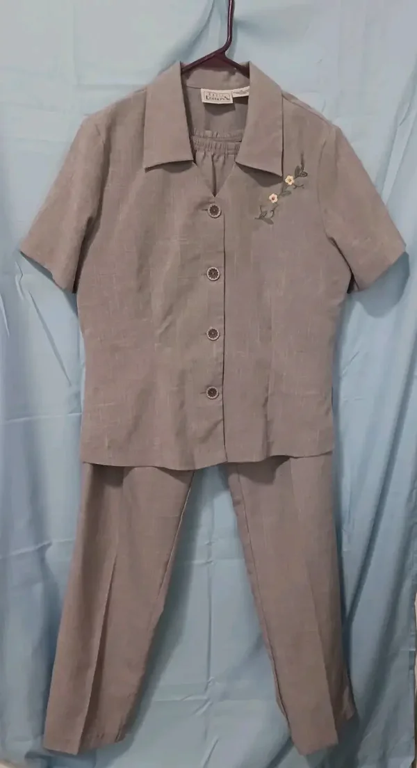 Womans Size 10-12 Lavender Short Sleeve Jacket and Pants 2 piece Set