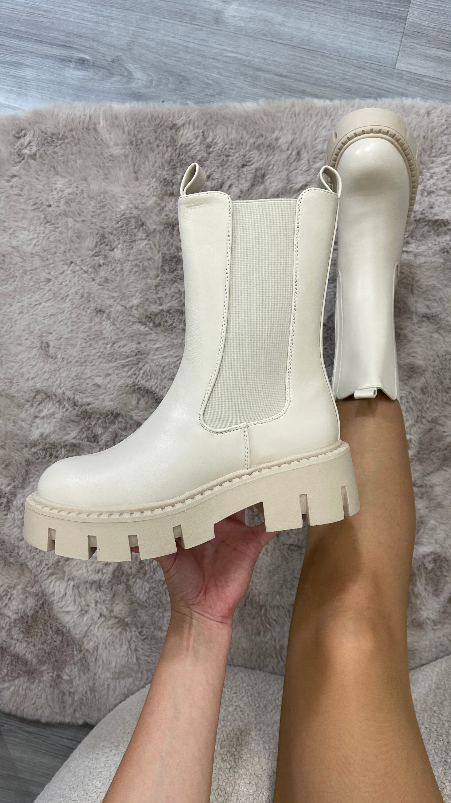 Chelsea boots beige