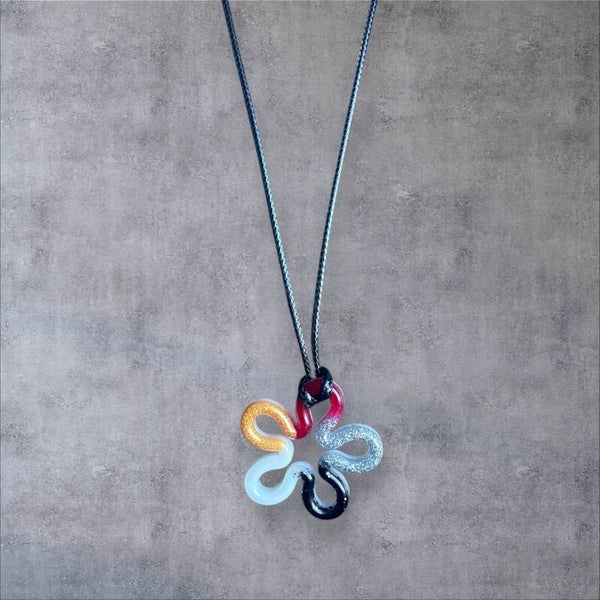 Collier LYRA – Fleur en résine