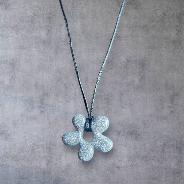 Collier ÉLIA – Fleur en résine
