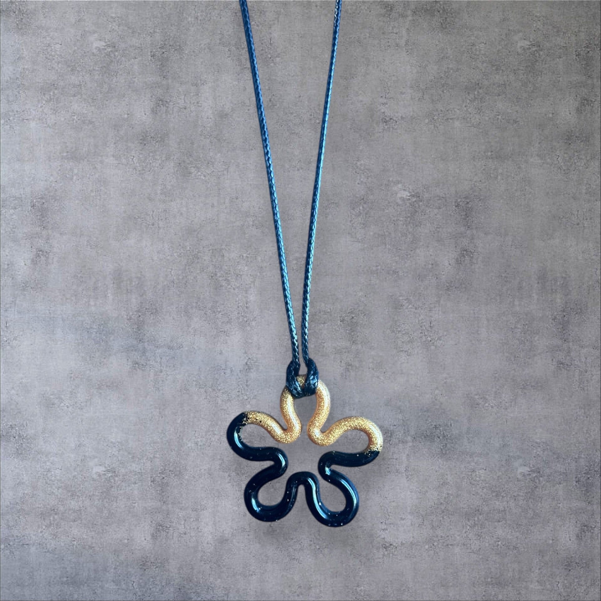 Collier LYRA – Fleur en résine