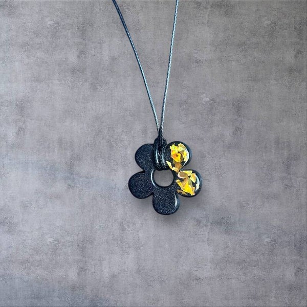 Collier IRIS – Fleur en résine