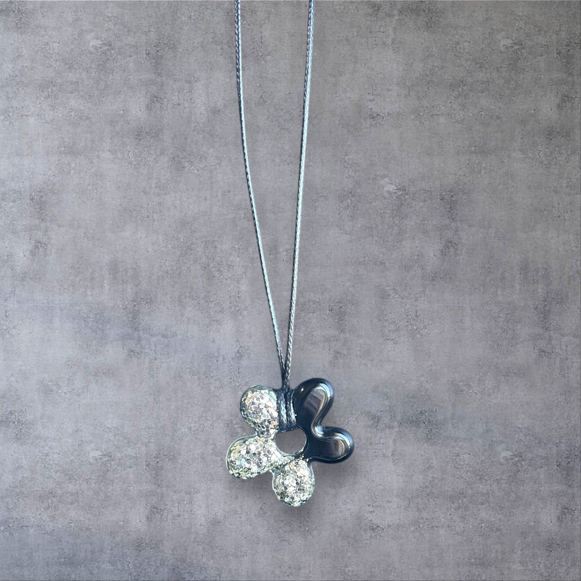 Collier ÉLIA – Fleur en résine