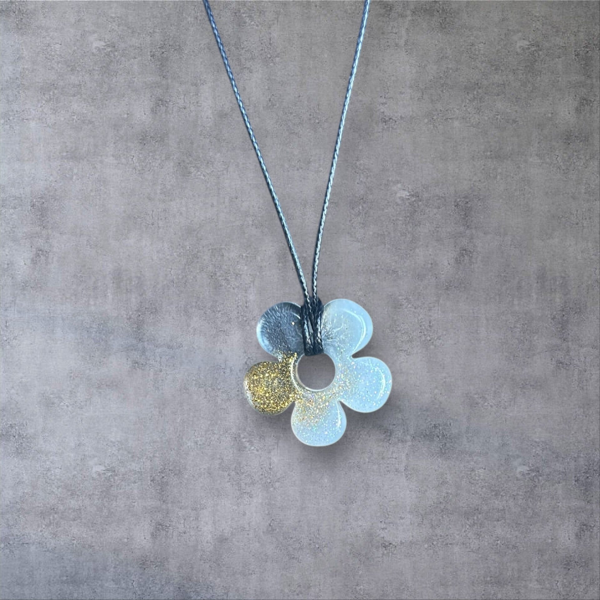 Collier IRIS – Fleur en résine