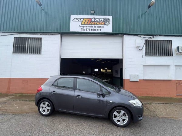 TOYOTA AURIS