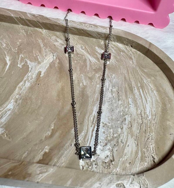Ketting vierkante steentjes zilver