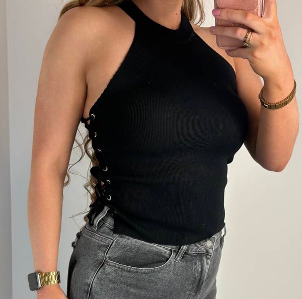 Top isa zwart