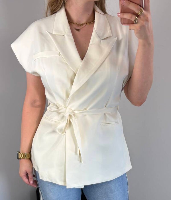 Sleeveless blazer ecru