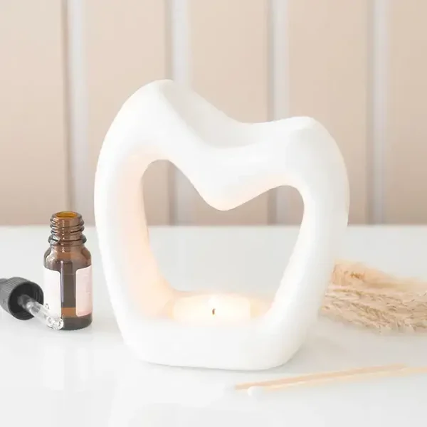 Brûle‑parfum sculptural en forme de cœur