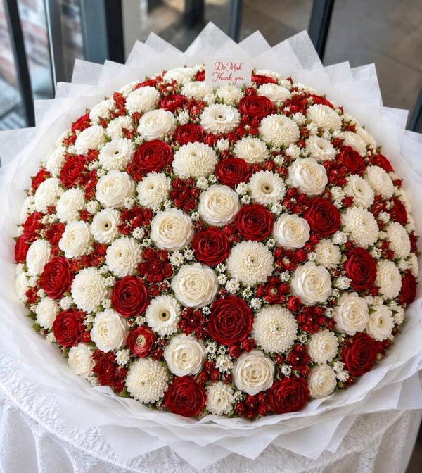 🖋️De’Mak Signature Blooms – 100 Cupcakes