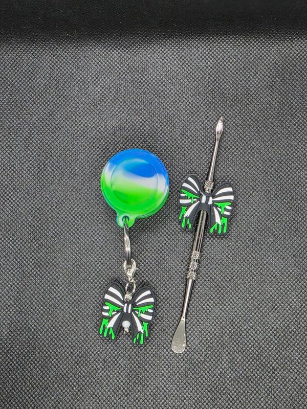 TOOL AND PUCK GREEN AND BLACK BOWS