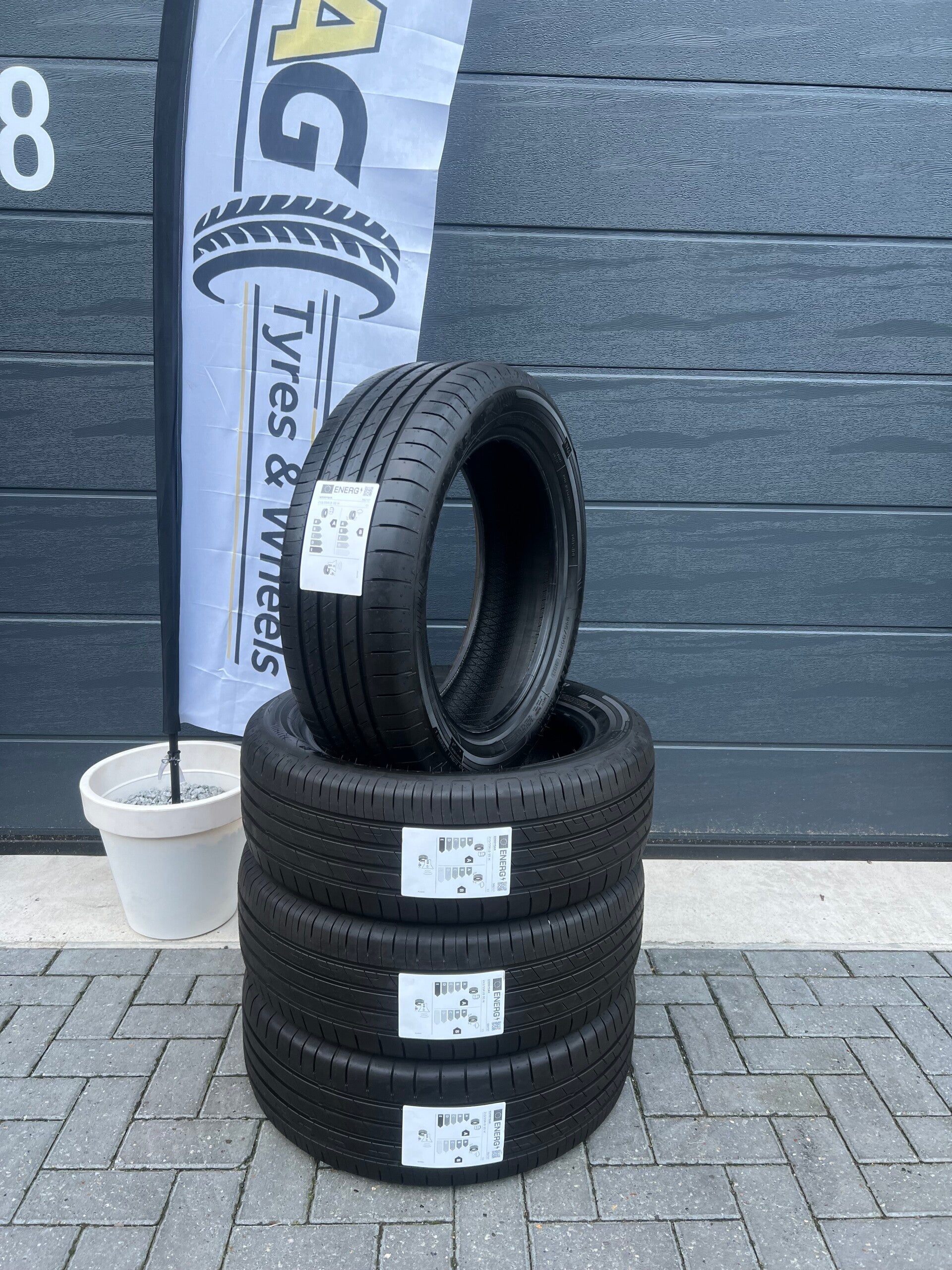 4x 215/55R18 95H Goodyear EfficientGrip Performance