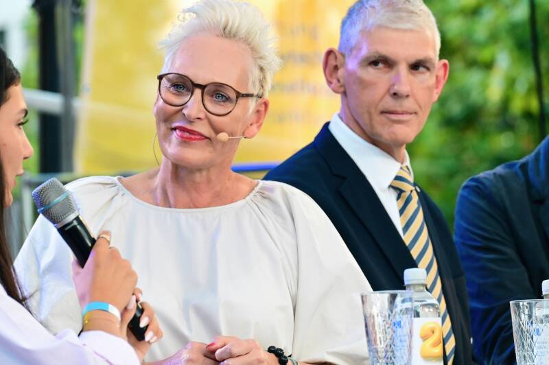 Bärbel Schäfer als Moderatorin Opernplatz Frankfurt