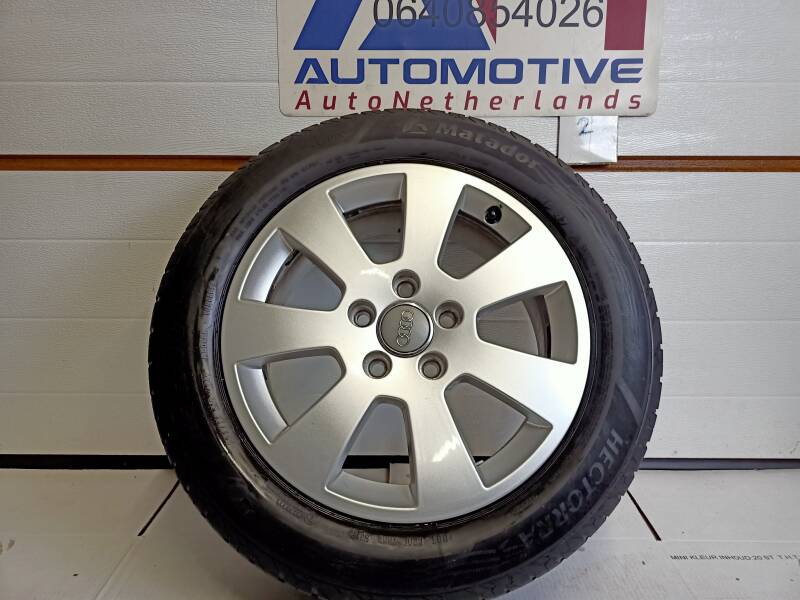 Originele Audi velgen set met banden