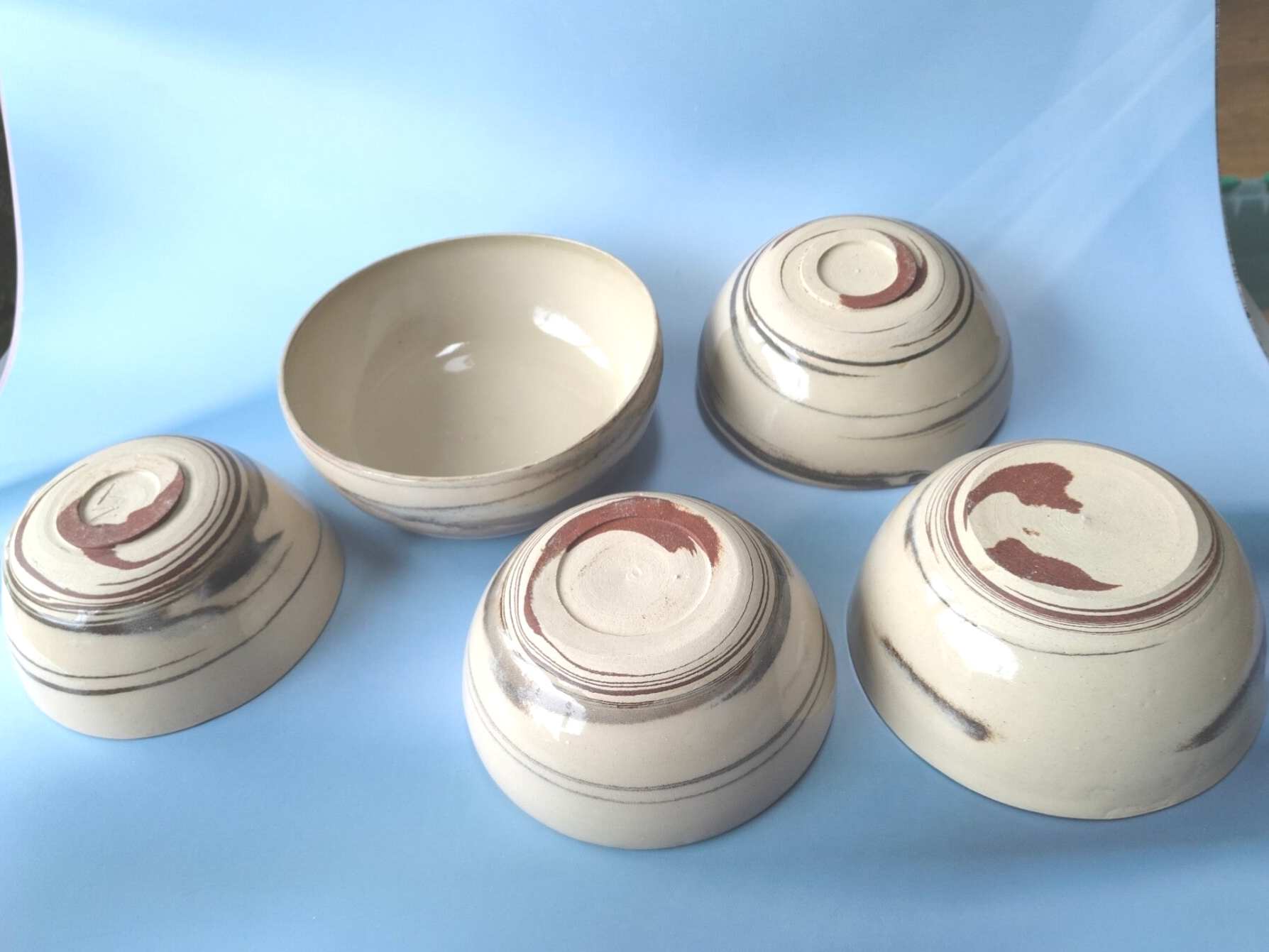 Set 4 bols et 1 plat rond Grey/Red Clay