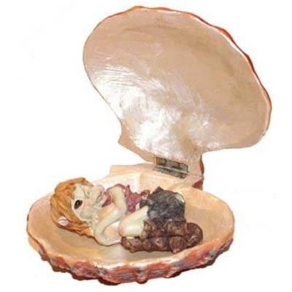 Baby Pixie in Schelp