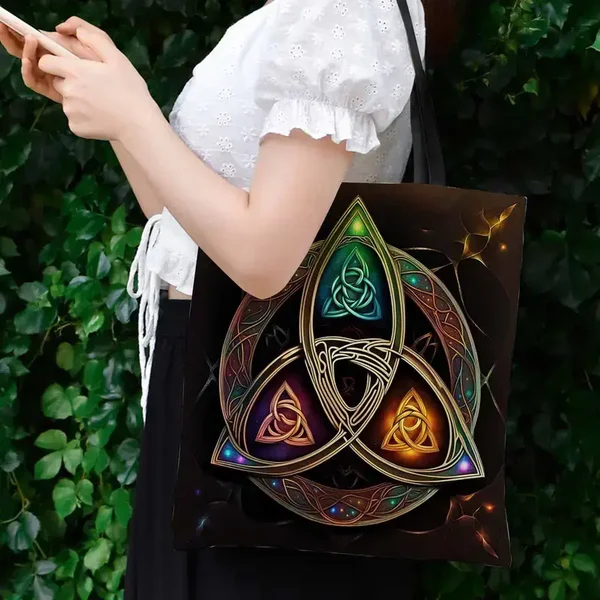 *NEW* Triquetra Tas