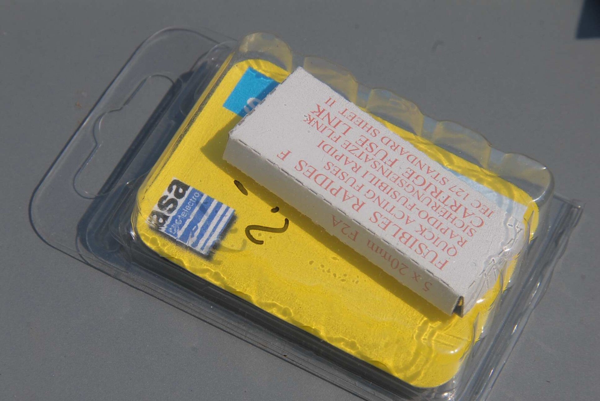 Doosje met 10 st Glaszekeringen, 5x20mm 2 Amp