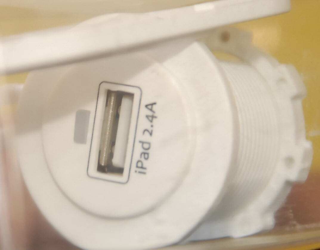 12V USB Stopcontact wit