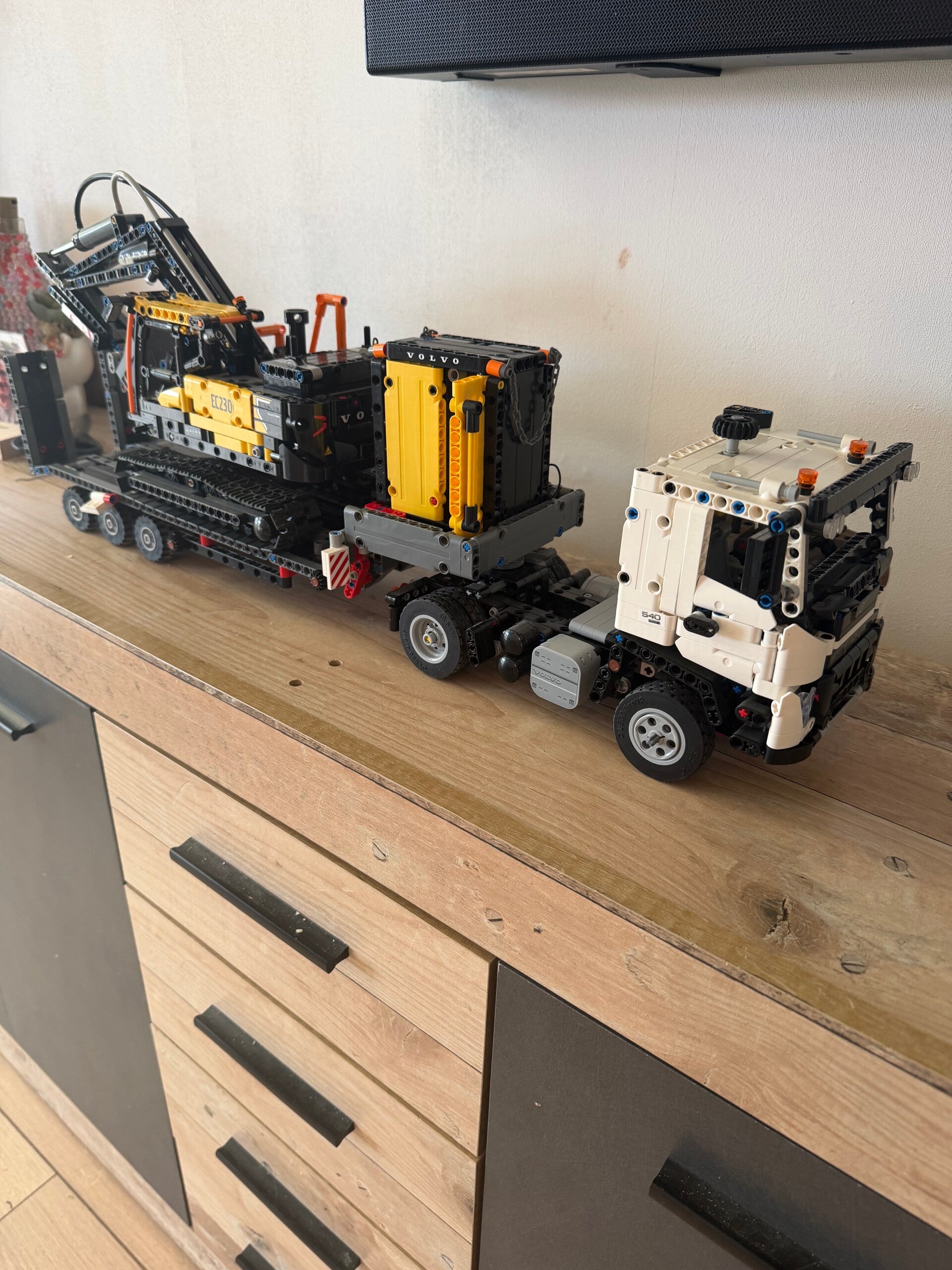 vrachtwagen + graaf machine