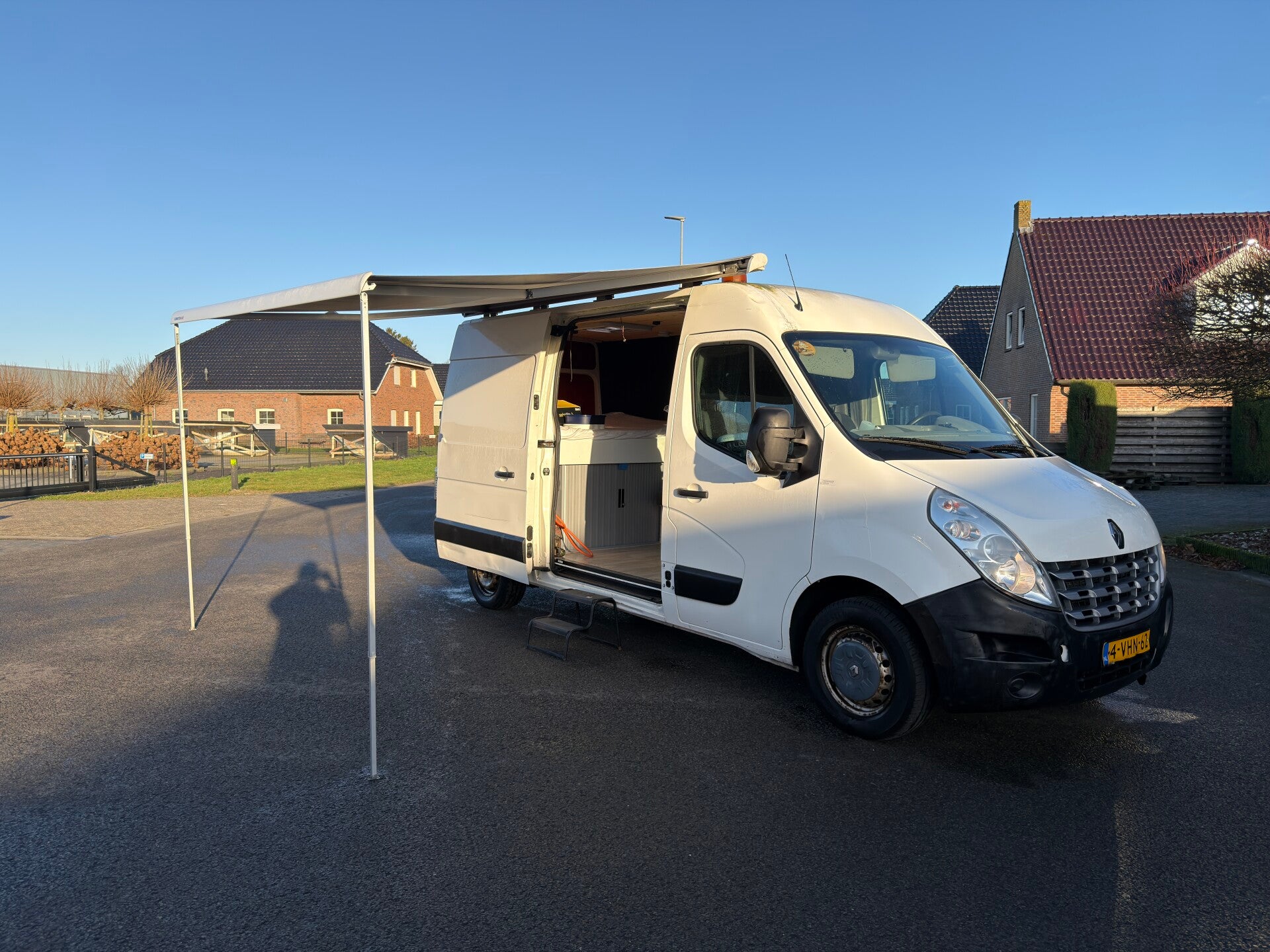 Renault Master 2.3 dCi – eigenbouw camper