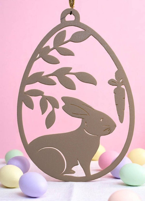 Fensterbild Osterdesign - Großes Ei mit Hase, Karotte, Pflanze